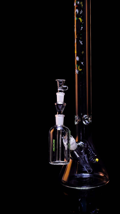 ROOR® Classic Ash Catcher 14.5mm attached to a glass piece, showcasing German Duran Schott Glass craftsmanship.