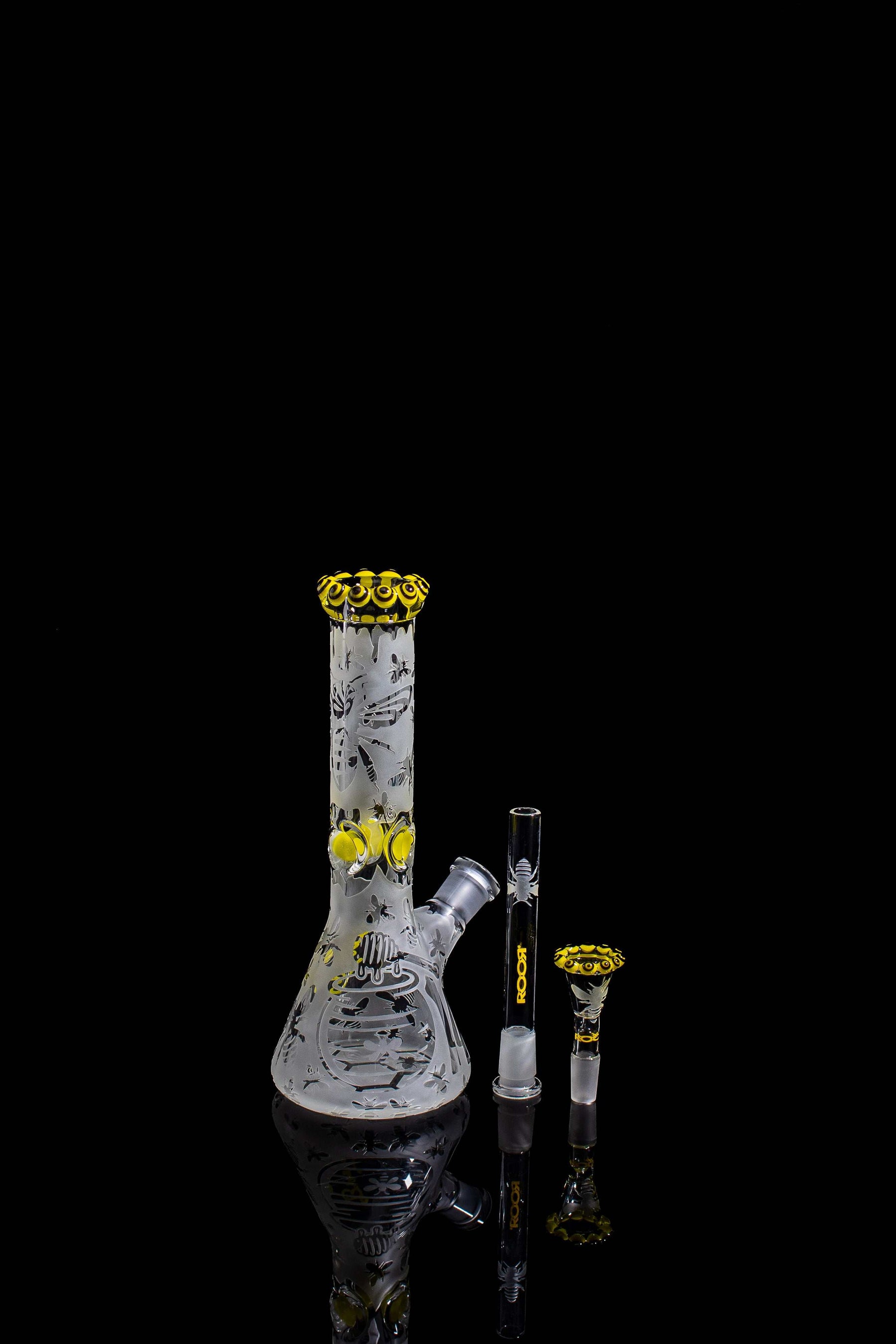 ROOR® Honey Bucket 10" Beaker with Bee Multi-Layer Crown, sandblasted honeycomb design, yellow accents, and ice pinches.
