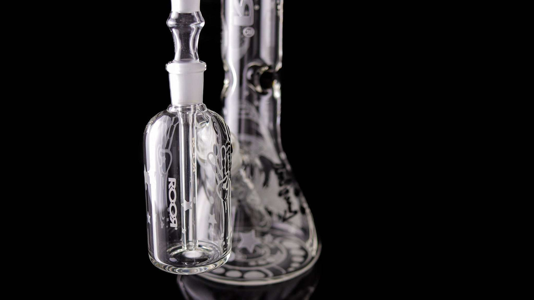 ROOR 14” Beaker 45x5 glass water pipe with matching sandblasted Alien O.G ashcatcher on black background