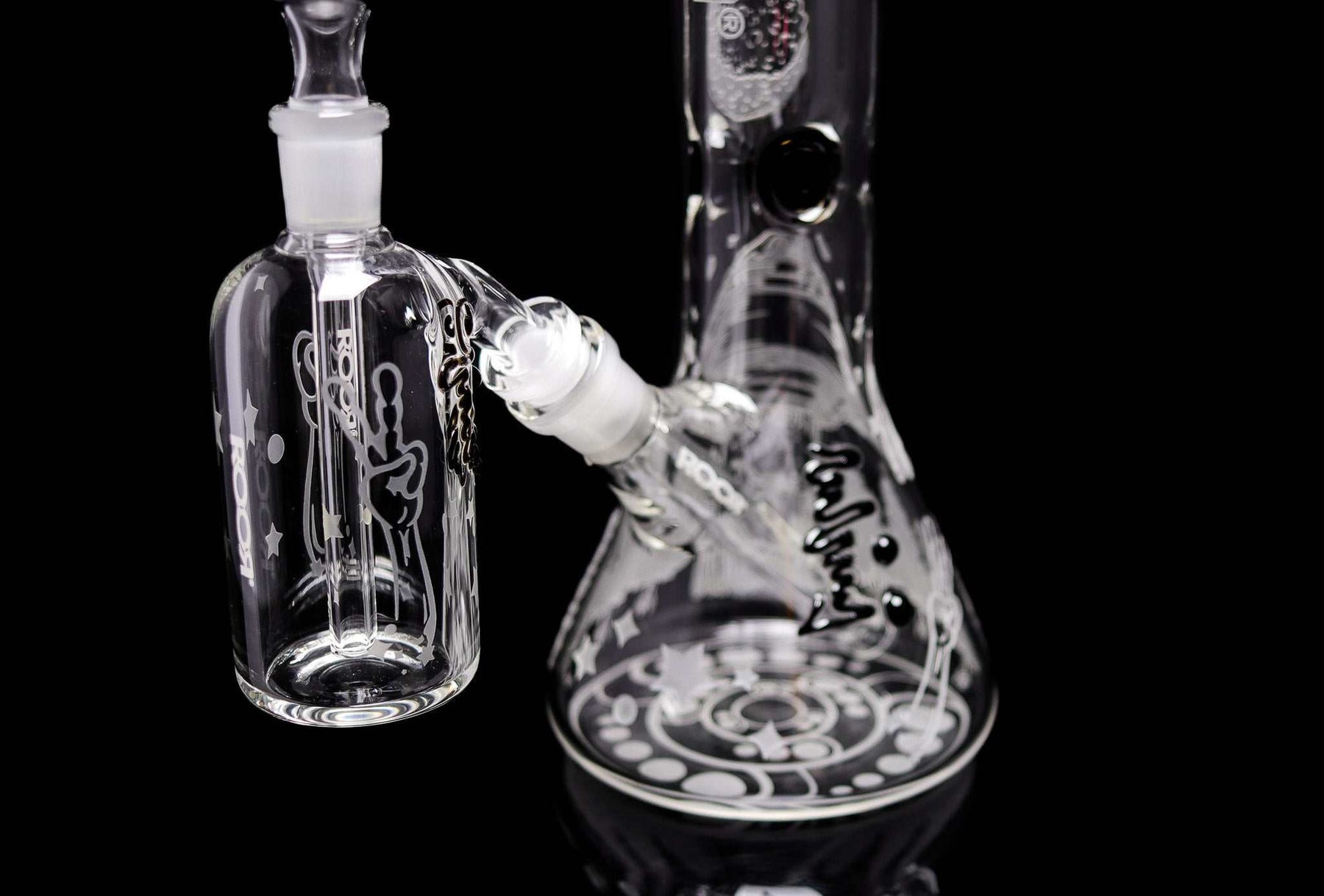 ROOR 14” Alien O.G. beaker bong with matching ashcatcher and sandblasted designs on clear glass