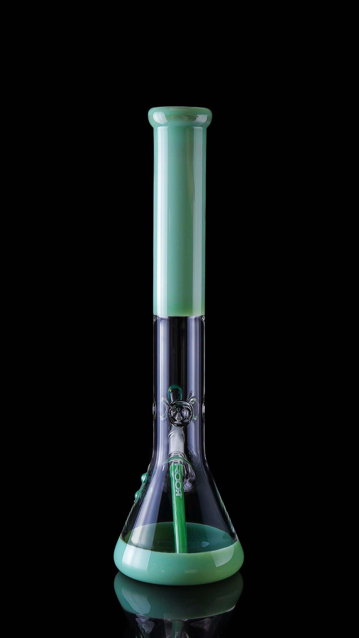 ROOR Classic 18-inch mint green color beaker with camo decal, made of 50x5mm German Schott glass, featuring ice pinches and unique signature