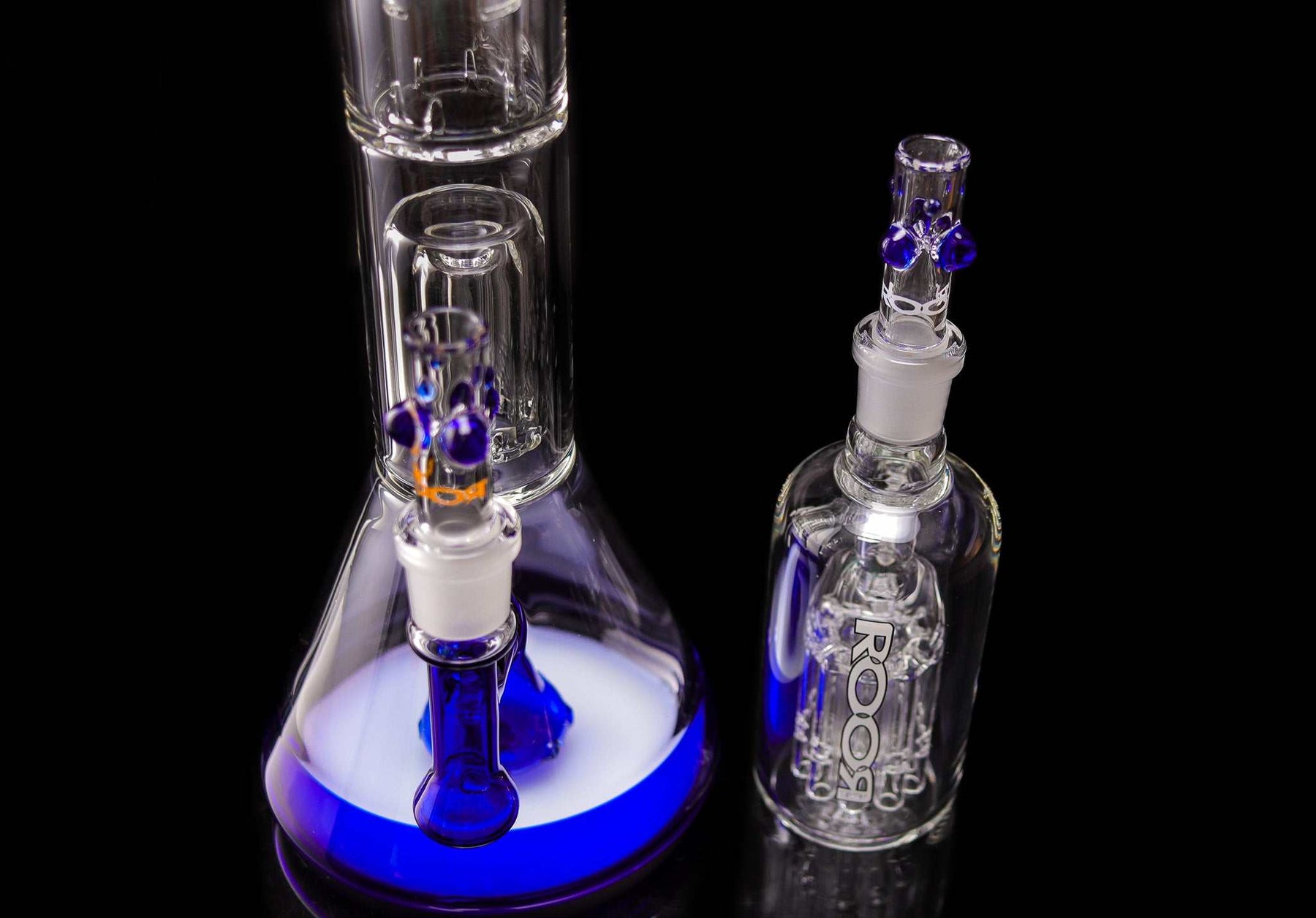 Collectors Set - ROORTech® Fixed 18" Beaker with Barrel Perc Blue & White, Matching 10 Arm Ashcatcher.