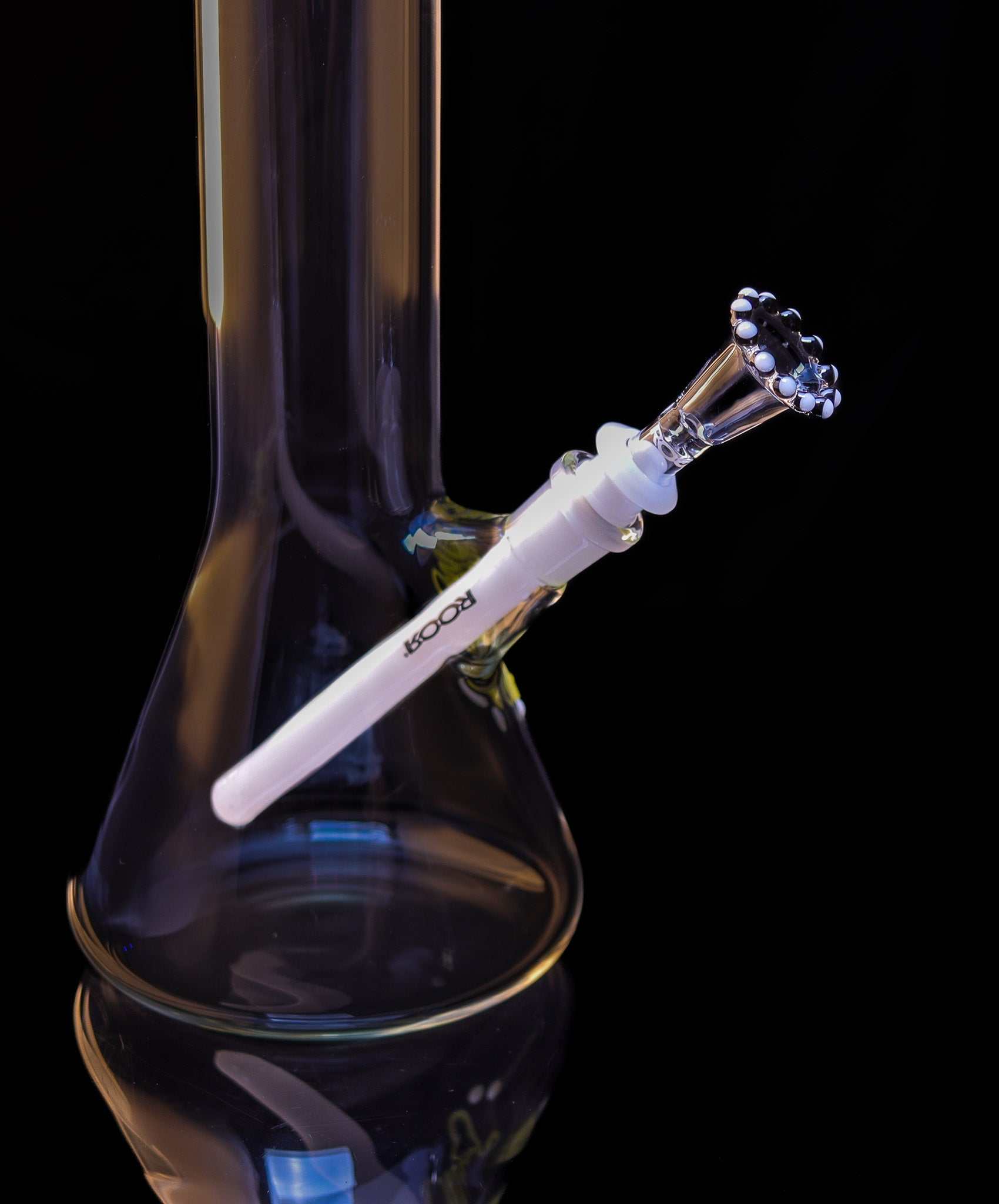 ROOR® Crown Bowl 14mm with white downstem attached to clear glass bong on black background