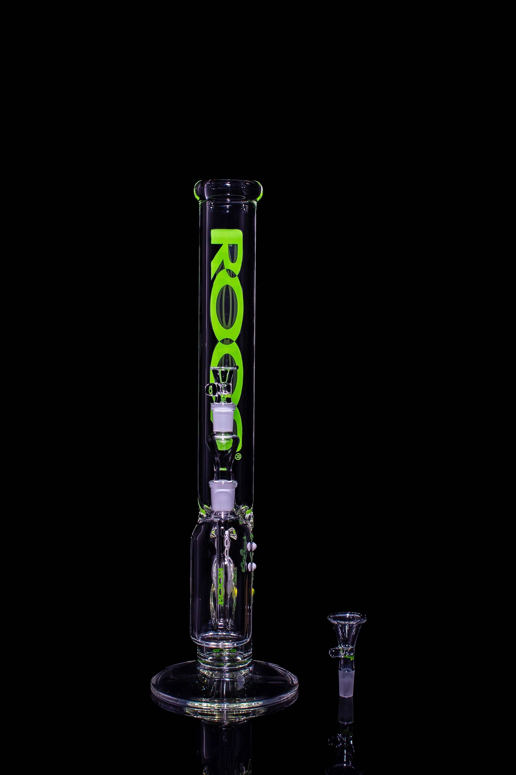 Exclusive ROOR 18” straight glass bong with green label and matching ashcatcher 45° angle, collector’s bundle set