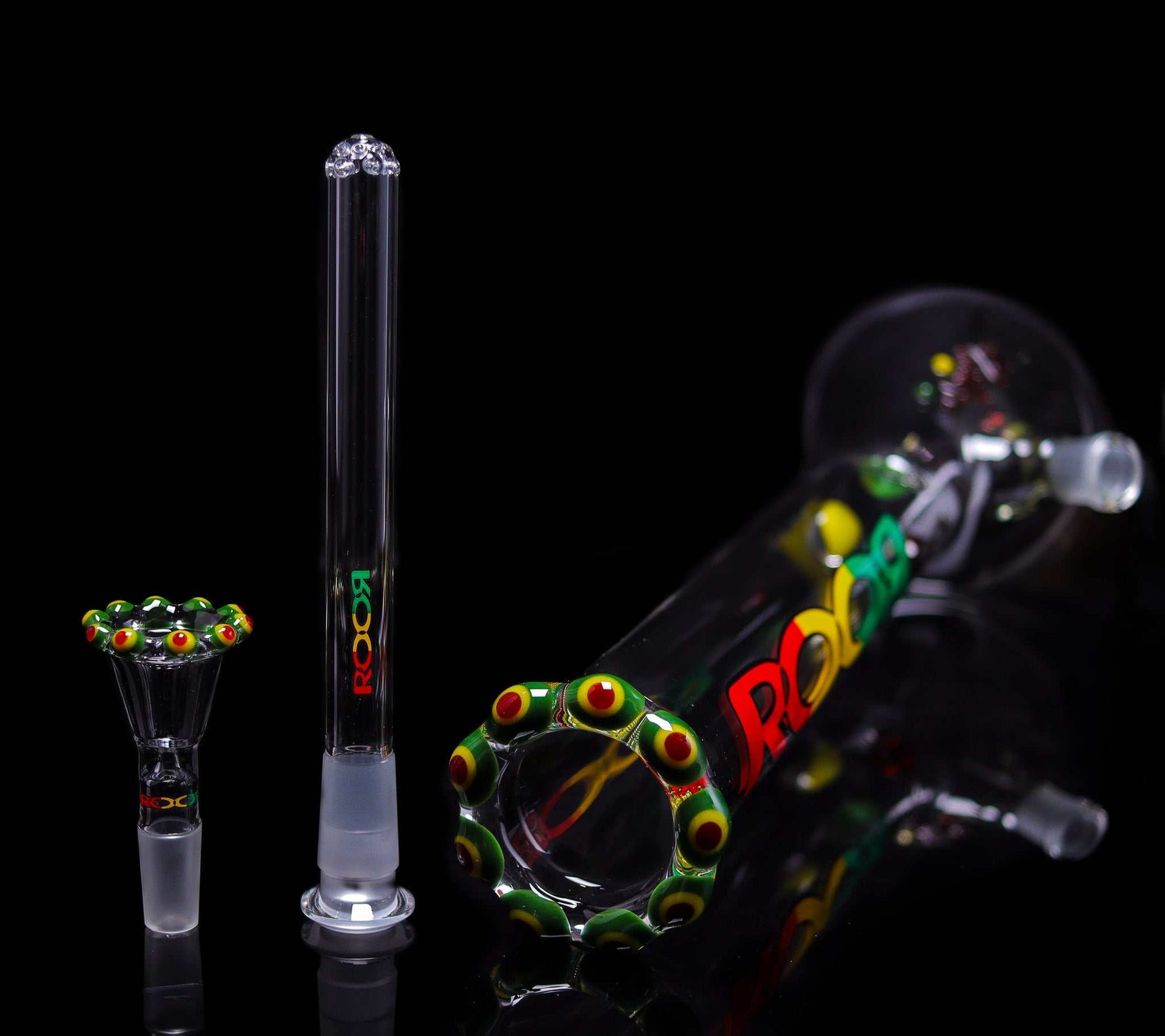 ROOR® Classic 18" Beaker with RASTA design, 50x5mm German Schott glass, ice pinches, and Triple Crown Rasta edition accessories.