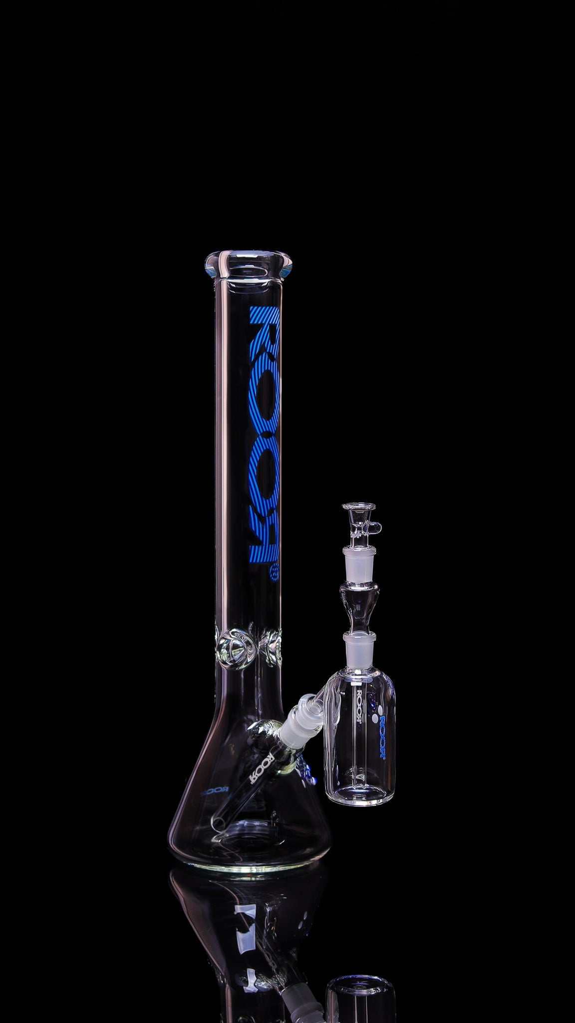 Exclusive ROOR 18-inch blue label glass beaker base with matching ashcatcher bundle set