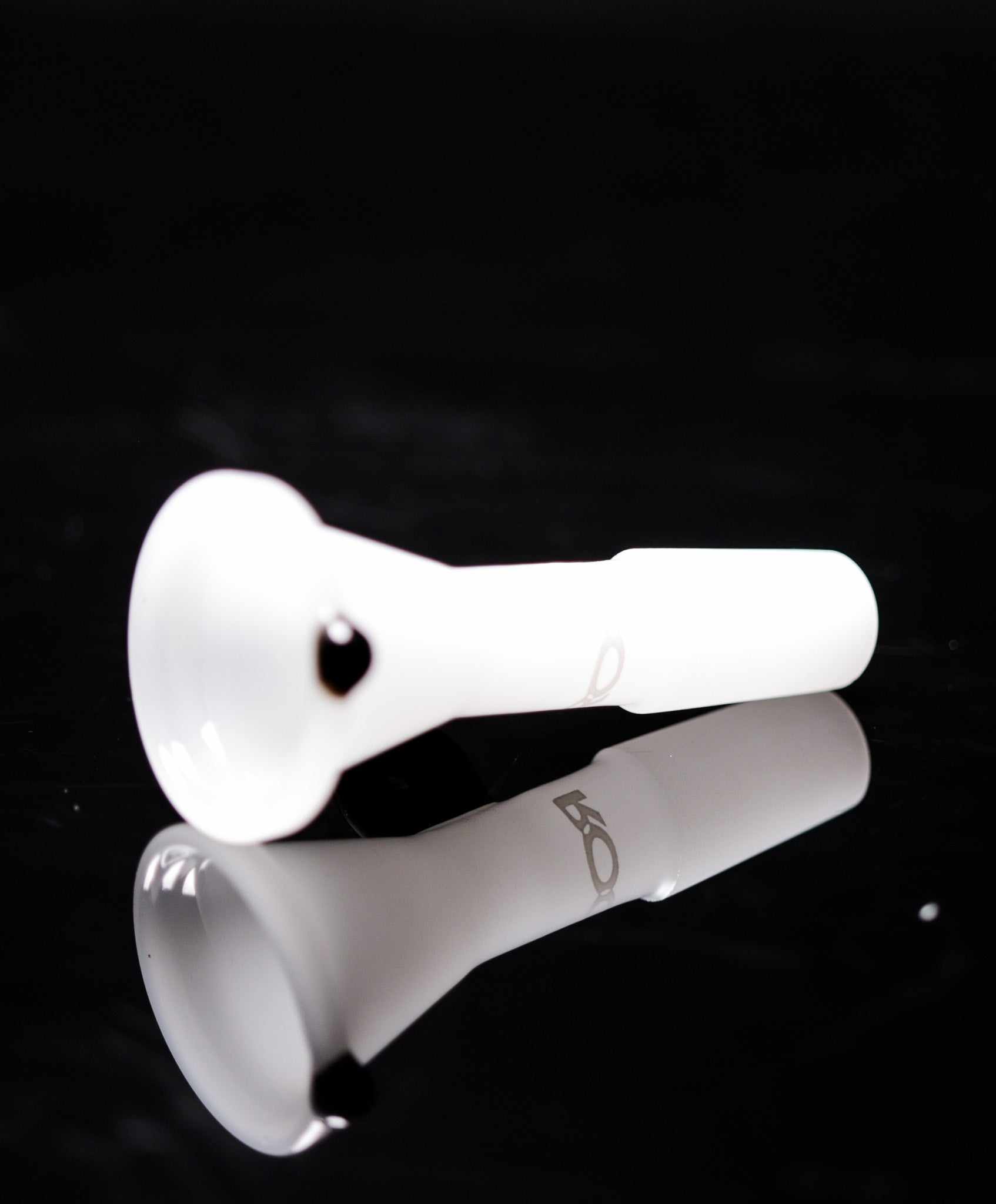 ROOR® 14mm full color white funnel bowl with round handle style.