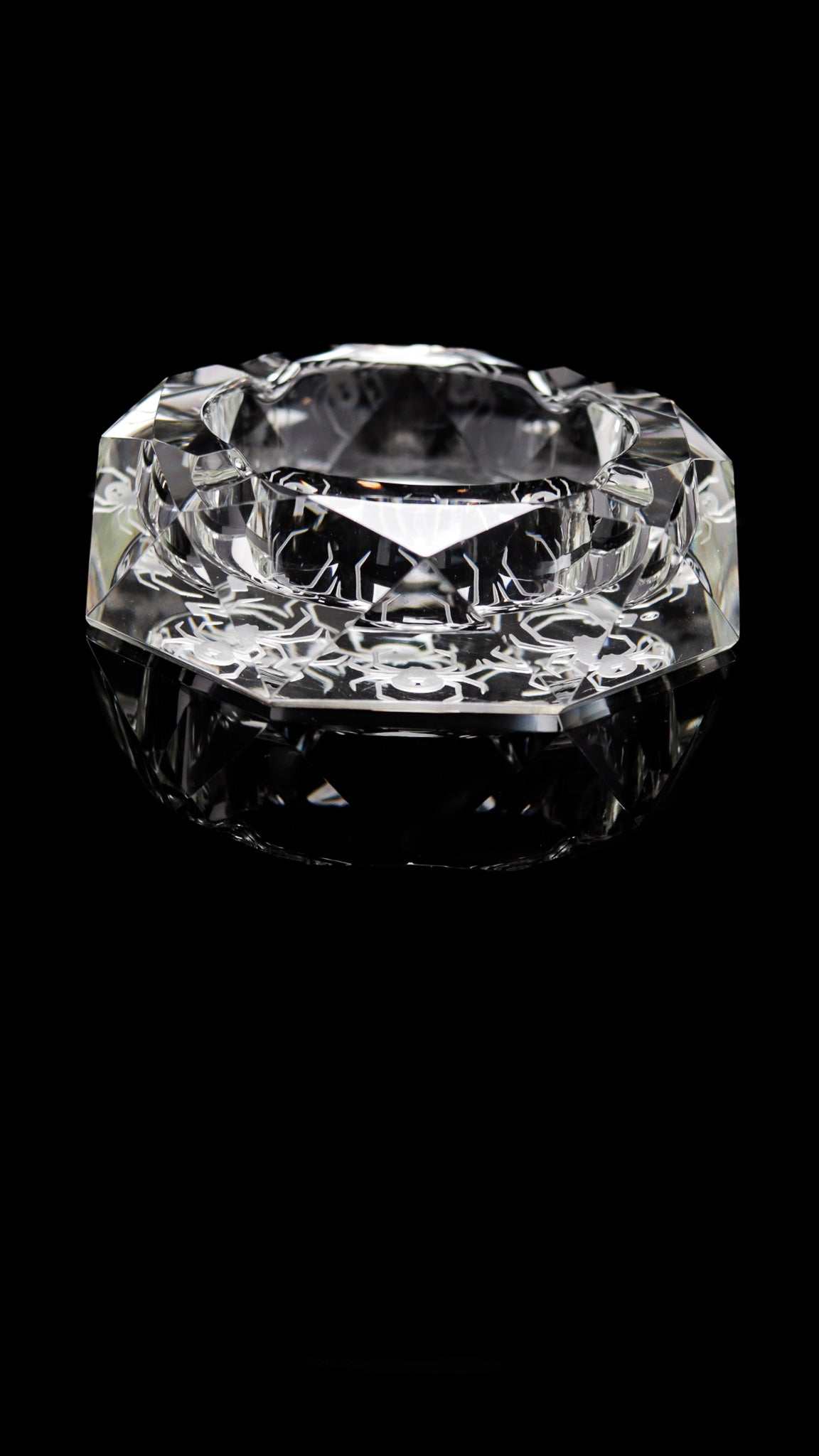 ROOR Glass Crystal Cut Ashtray Strains White Widow hand-cut clear crystal ashtray with elegant design and sandblasted engraving