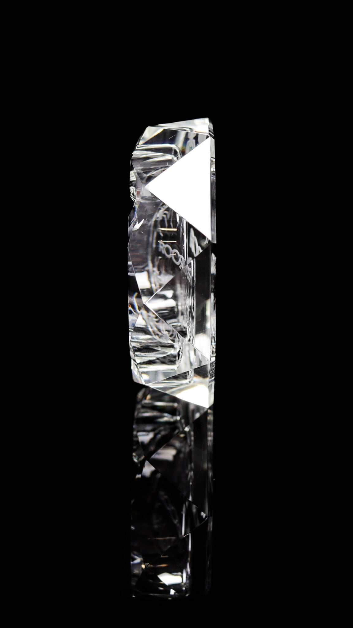 ROOR Glass Crystal Cut Ashtray Strains White Widow hand-cut clear crystal ashtray with intricate design