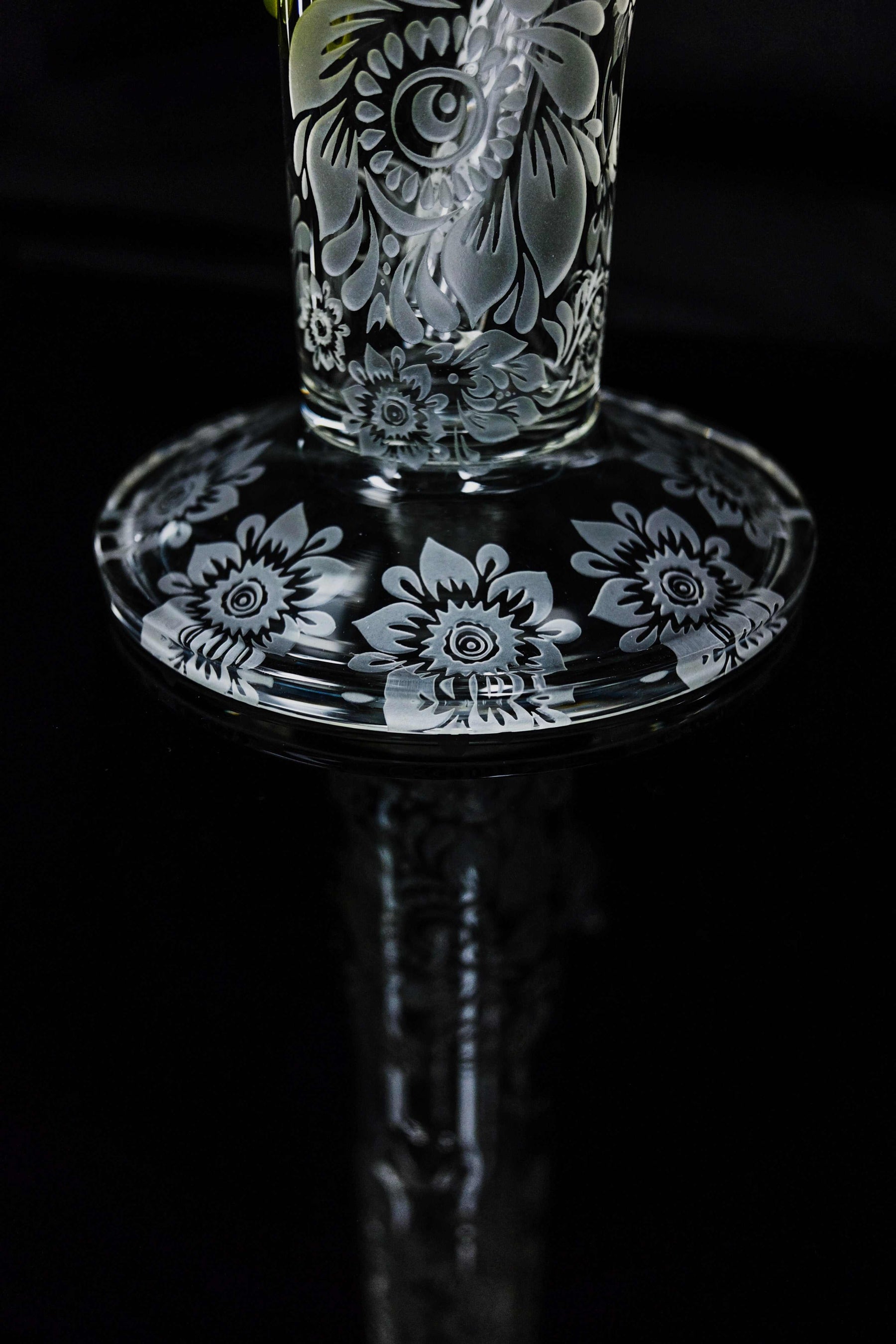 Close-up of ROOR® Sandblasted 14" Straight glass tube with Big Daisy floral design on black background