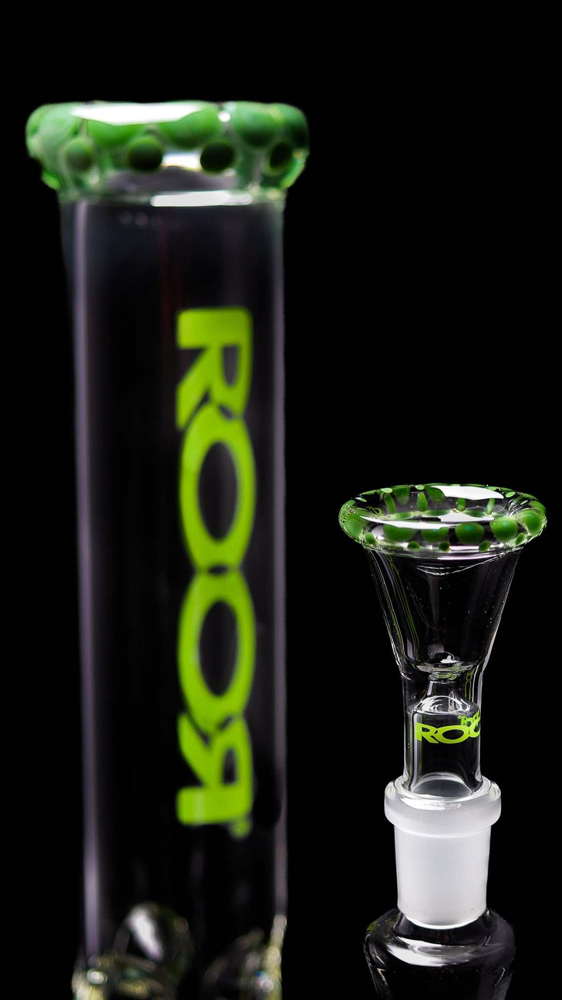 ROOR® Classic 14" Straight glass tube with green pearl dot mouthpiece and bowl detail