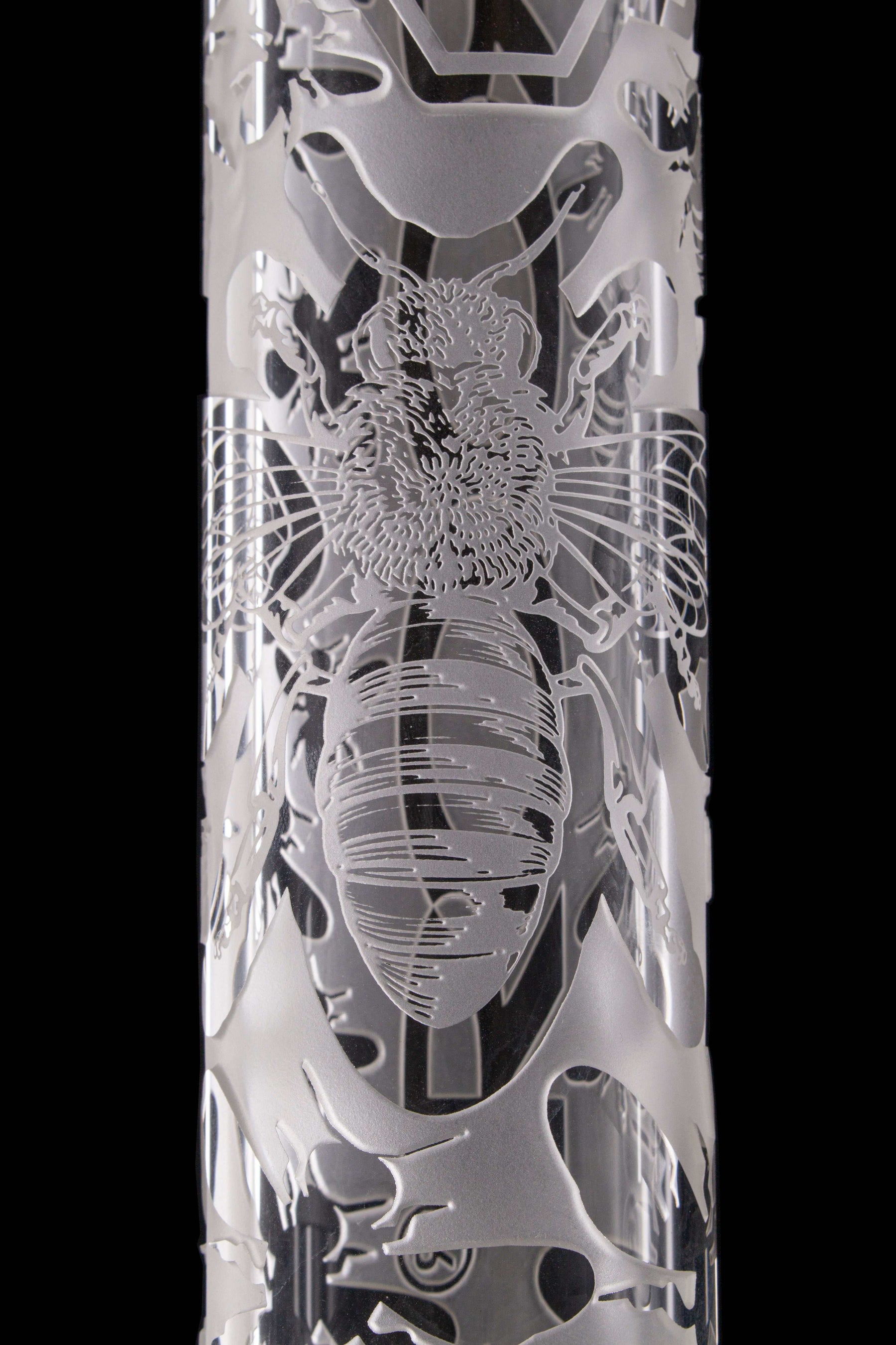 Close-up of ROOR HoneyBee 18" Beaker 50x5mm glass with detailed sandblasted bee design