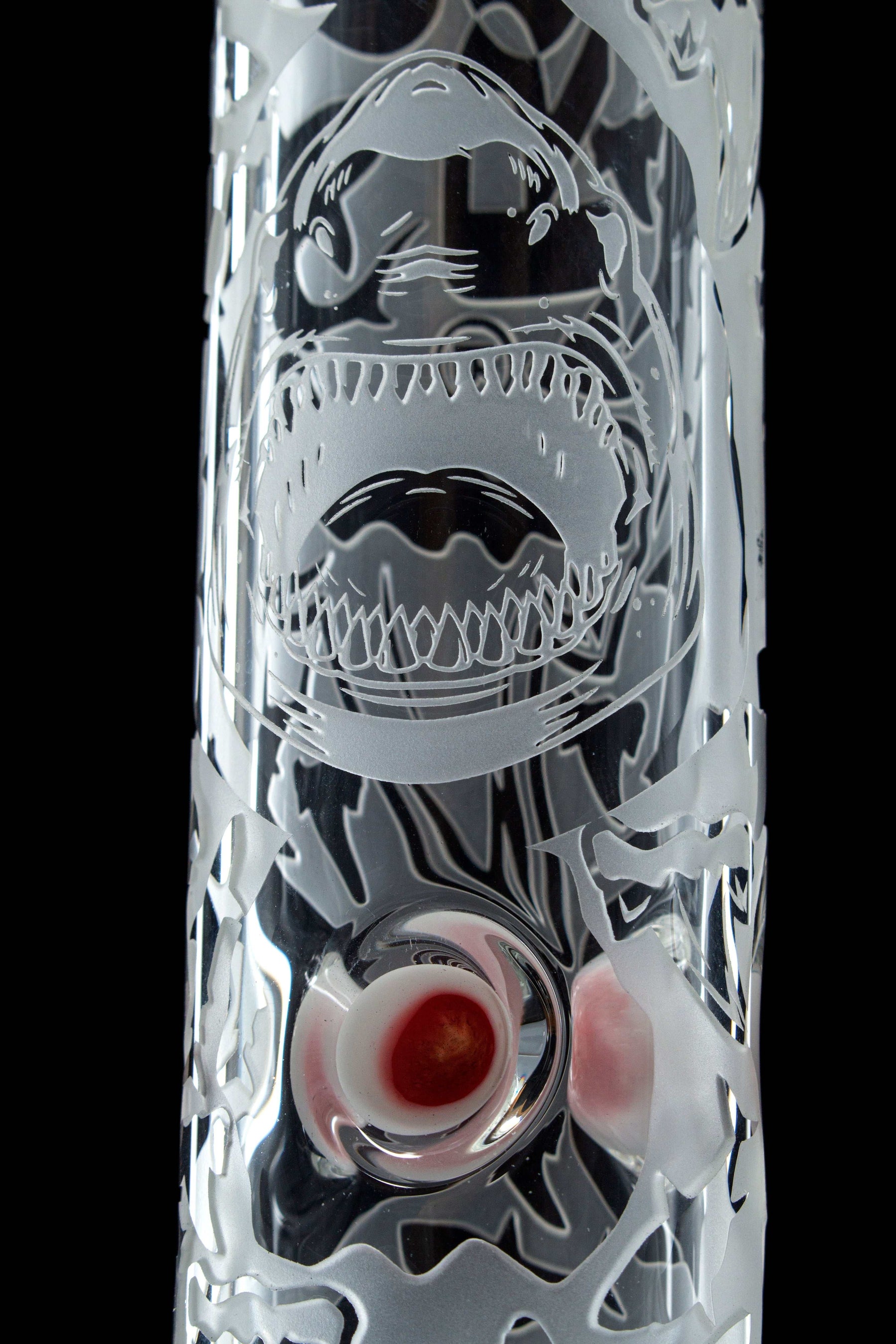 SHARK BITE 18" Beaker 50x5mm with sandblasted shark design and red accents.