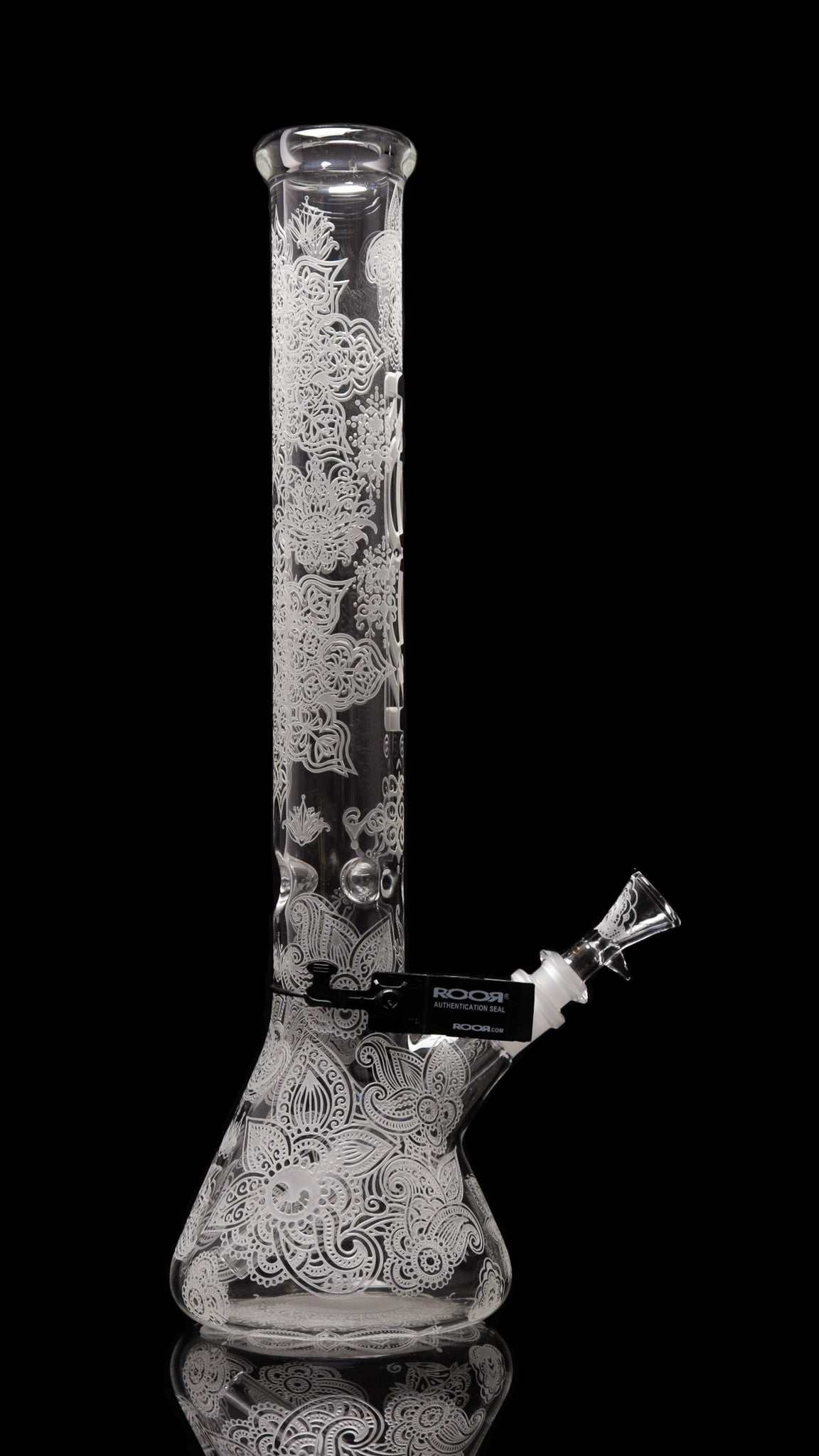 ROOR® Sandblasted 18" Beaker with 50x5mm Henna Design features intricate sandblasting on clear glass for enhanced diffusion and cooling.