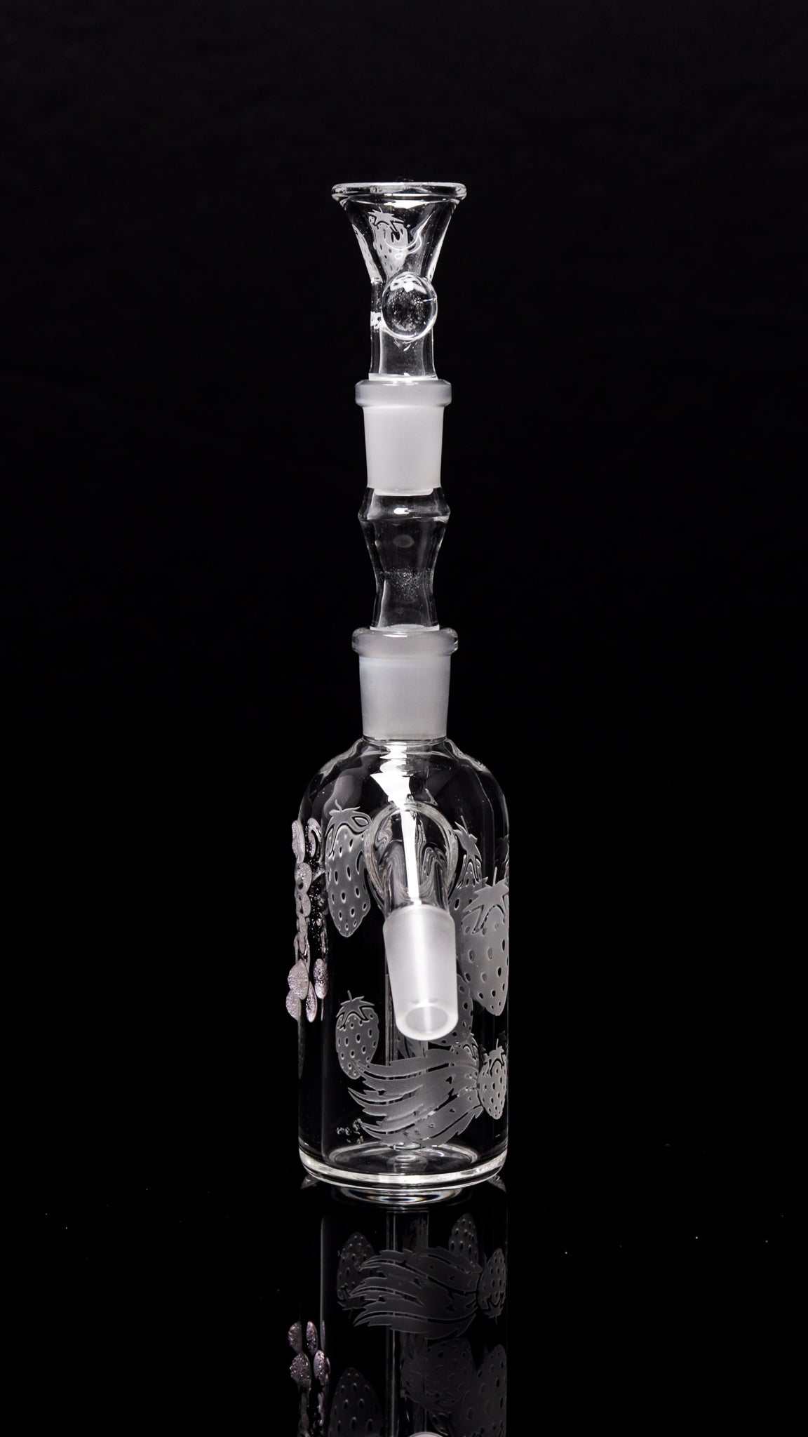 ROOR® Custom Strawberry Dream Ash-Catcher with sandblasted glass and 14.5mm joint.