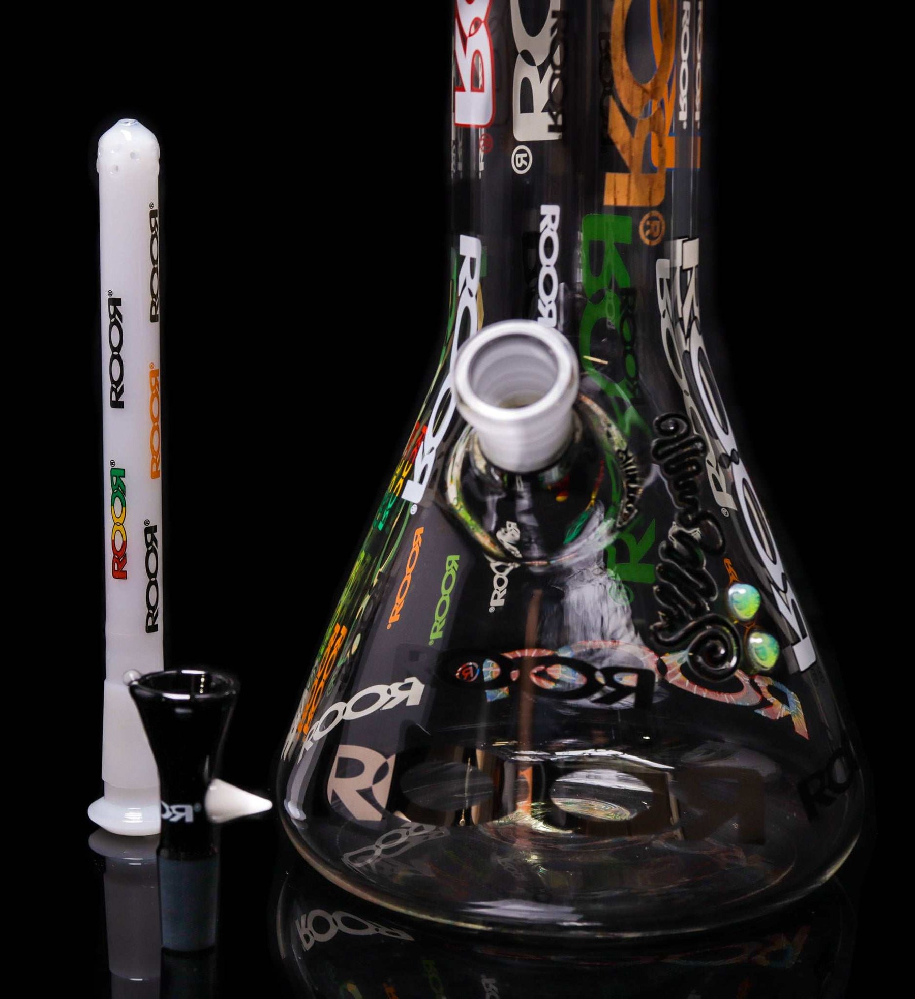 ROOR 18” Zeaker 60mm x 5mm beaker base with custom logo design and accessories.